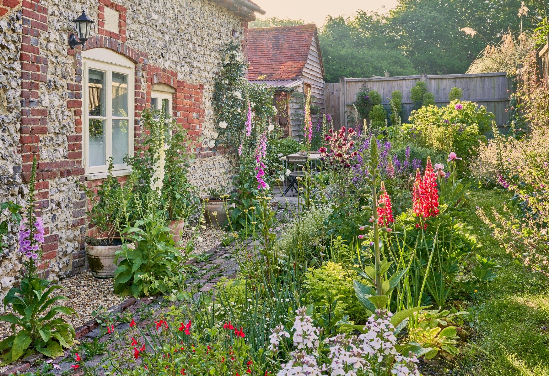 Un rigoglioso giardino cottage ©istockphoto / Matthew J Thomas