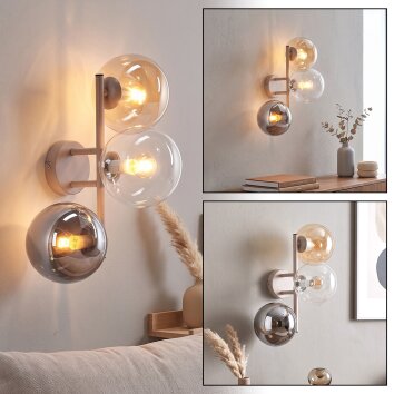 Lampada da parete Gastor moderna con tre sfere in vetro ambrato, fumé e chiaro