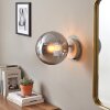 Applique da parete moderna Gastor, sfera in vetro grigio fumo, base colore sabbia, E14